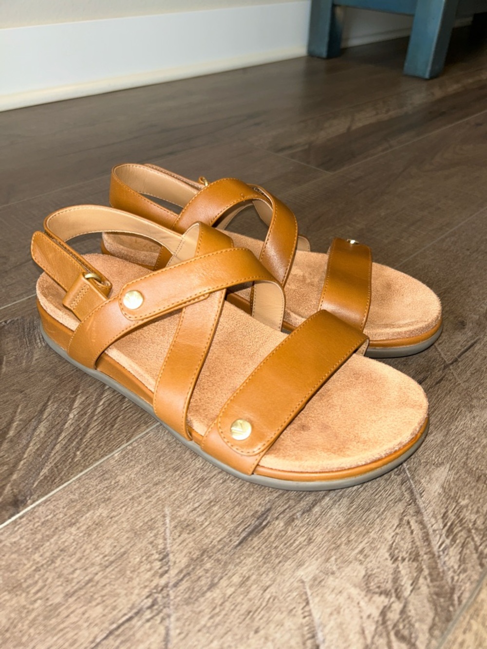 VIONIC "CYPRESS" STRAPPY SANDAL SIZE 7 WIDE CAMEL